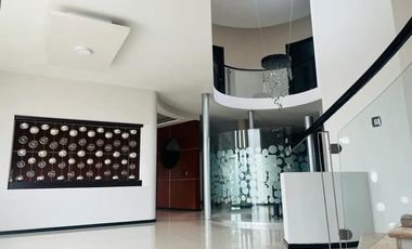 EXCELENTE CASA EN VENTA EN EXCLUSIVO FRACCIONAMIENTO LA RIOJA UBICADO AL SUR DE LA CIUDAD EN AV. LOPEZ MATEOS SUR 7000, MUNICIPIO DE TLAJOMULCO DE ZUÑ