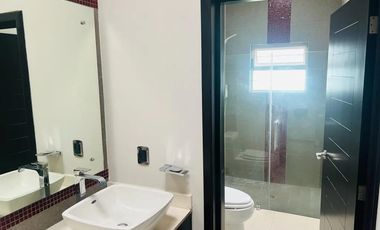 EXCELENTE CASA EN VENTA EN EXCLUSIVO FRACCIONAMIENTO LA RIOJA UBICADO AL SUR DE LA CIUDAD EN AV. LOPEZ MATEOS SUR 7000, MUNICIPIO DE TLAJOMULCO DE ZUÑ