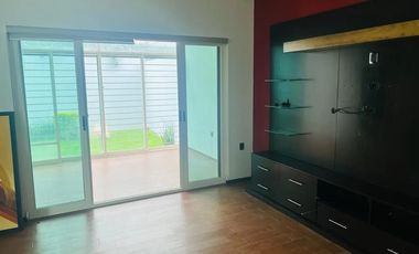 EXCELENTE CASA EN VENTA EN EXCLUSIVO FRACCIONAMIENTO LA RIOJA UBICADO AL SUR DE LA CIUDAD EN AV. LOPEZ MATEOS SUR 7000, MUNICIPIO DE TLAJOMULCO DE ZUÑ