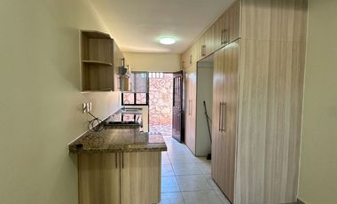 AMPLIO DEPA SIN MUEBLE EN RENTA, ZIRANDARO CLUB DE GOLF