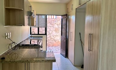 AMPLIO DEPA SIN MUEBLE EN RENTA, ZIRANDARO CLUB DE GOLF