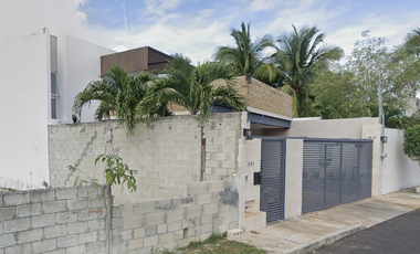 CASA EN VENTA CON ALBERCA, REMATE ADJUDICADO MUY ECONOMICO - C. 8 341, entre 17 y 19, Montebello, 97113 Mérida, Yuc.