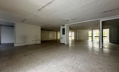 Edificio en Renta en Toluca Centro, a una cuadra de Plaza Molino y Alameda Central, con elevador y estacionamiento propio para 30 autos.