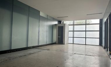 Edificio en Renta en Toluca Centro, a una cuadra de Plaza Molino y Alameda Central, con elevador y estacionamiento propio para 30 autos.