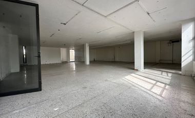 Edificio en Renta en Toluca Centro, a una cuadra de Plaza Molino y Alameda Central, con elevador y estacionamiento propio para 30 autos.