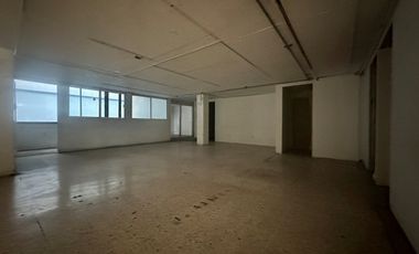 Edificio en Renta en Toluca Centro, a una cuadra de Plaza Molino y Alameda Central, con elevador y estacionamiento propio para 30 autos.