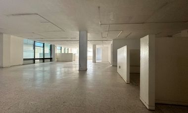 Edificio en Renta en Toluca Centro, a una cuadra de Plaza Molino y Alameda Central, con elevador y estacionamiento propio para 30 autos.