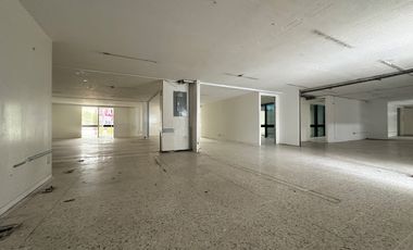 Edificio en Renta en Toluca Centro, a una cuadra de Plaza Molino y Alameda Central, con elevador y estacionamiento propio para 30 autos.