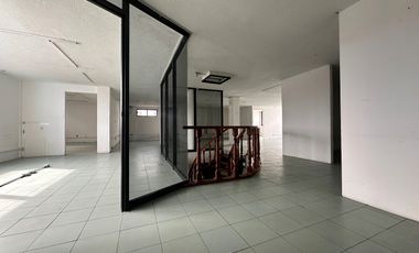 Edificio en Renta en Toluca Centro, a una cuadra de Plaza Molino y Alameda Central, con elevador y estacionamiento propio para 30 autos.