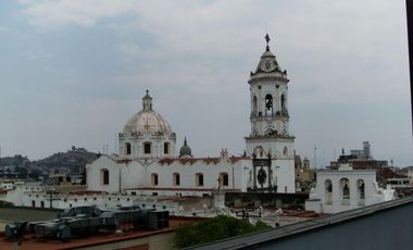 Edificio en Renta en Toluca Centro, a una cuadra de Plaza Molino y Alameda Central, con elevador y estacionamiento propio para 30 autos.