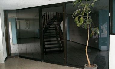 Edificio en Renta en Toluca Centro, a una cuadra de Plaza Molino y Alameda Central, con elevador y estacionamiento propio para 30 autos.