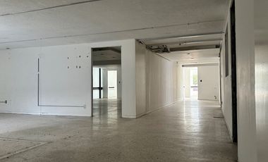 Edificio en Renta en Toluca Centro, a una cuadra de Plaza Molino y Alameda Central, con elevador y estacionamiento propio para 30 autos.