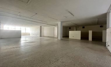 Edificio en Renta en Toluca Centro, a una cuadra de Plaza Molino y Alameda Central, con elevador y estacionamiento propio para 30 autos.