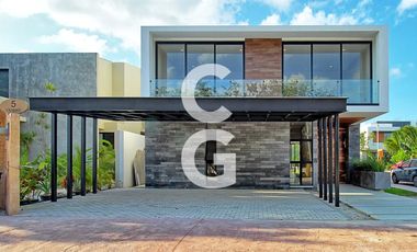 Casa en Venta en Cancún en Residencial Lagos del Sol con 4 Recámaras