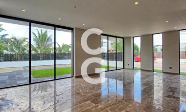 Casa en Venta en Cancún en Residencial Lagos del Sol con 4 Recámaras