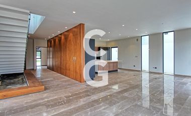 Casa en Venta en Cancún en Residencial Lagos del Sol con 4 Recámaras