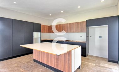 Casa en Venta en Cancún en Residencial Lagos del Sol con 4 Recámaras