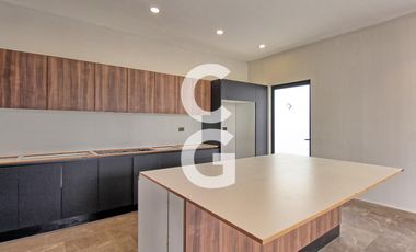 Casa en Venta en Cancún en Residencial Lagos del Sol con 4 Recámaras