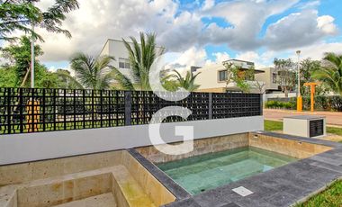 Casa en Venta en Cancún en Residencial Lagos del Sol con 4 Recámaras
