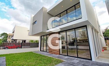 Casa en Venta en Cancún en Residencial Lagos del Sol con 4 Recámaras