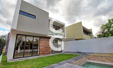 Casa en Venta en Cancún en Residencial Lagos del Sol con 4 Recámaras