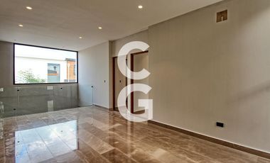 Casa en Venta en Cancún en Residencial Lagos del Sol con 4 Recámaras