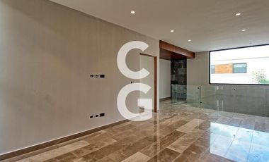 Casa en Venta en Cancún en Residencial Lagos del Sol con 4 Recámaras