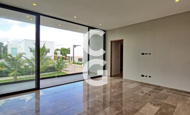 Casa en Venta en Cancún en Residencial Lagos del Sol con 4 Recámaras
