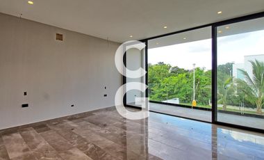 Casa en Venta en Cancún en Residencial Lagos del Sol con 4 Recámaras