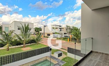 Casa en Venta en Cancún en Residencial Lagos del Sol con 4 Recámaras