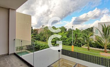 Casa en Venta en Cancún en Residencial Lagos del Sol con 4 Recámaras