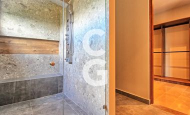 Casa en Venta en Cancún en Residencial Lagos del Sol con 4 Recámaras