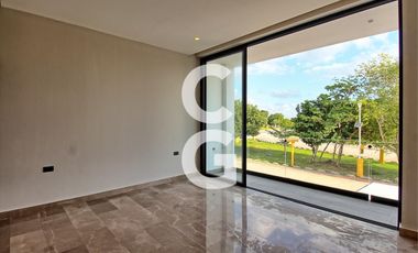 Casa en Venta en Cancún en Residencial Lagos del Sol con 4 Recámaras