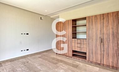 Casa en Venta en Cancún en Residencial Lagos del Sol con 4 Recámaras