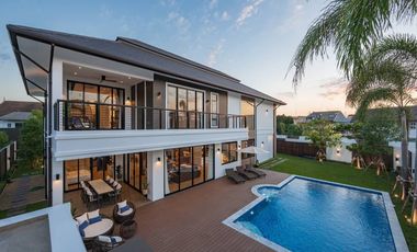 Luxury in the heart of Chiang Mai with the Pool Villa house offering elegance. along with a unique home style Comes with the perfect combination of co