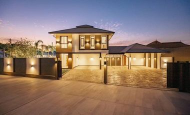 Luxury in the heart of Chiang Mai with the Pool Villa house offering elegance. along with a unique home style Comes with the perfect combination of co