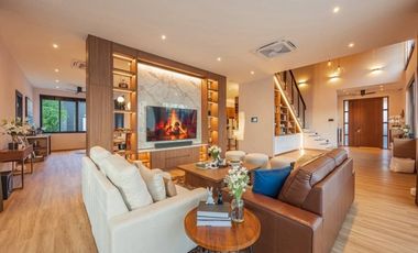 Luxury in the heart of Chiang Mai with the Pool Villa house offering elegance. along with a unique home style Comes with the perfect combination of co