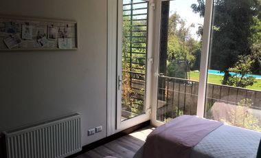 VENDE ULTIMA CASA DISPONIBLE, CONDOMINIO AL ENCUENTRO, PEÑALOLEN, 4 DORMITORIOS, 4 BAÑOS, AMPLIA SALA ESTAR, PATIO, 2 ESTACIONAMIENTOS