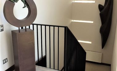 VENDE ULTIMA CASA DISPONIBLE, CONDOMINIO AL ENCUENTRO, PEÑALOLEN, 4 DORMITORIOS, 4 BAÑOS, AMPLIA SALA ESTAR, PATIO, 2 ESTACIONAMIENTOS