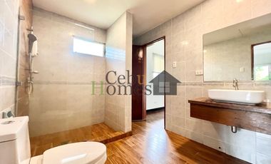 Four Bedroom House with Pool For Rent