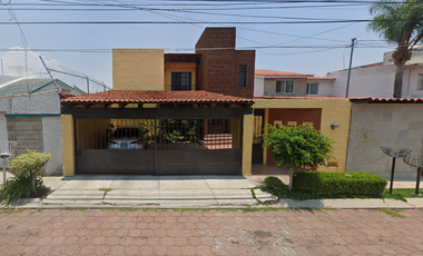 Bonita Casa en Venta en Colinas del Cimatario, 76090 Santiago de Querétaro, Qro.