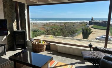 Linda casa a pasos de la playa en Pichilemu