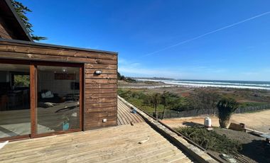 Linda casa a pasos de la playa en Pichilemu