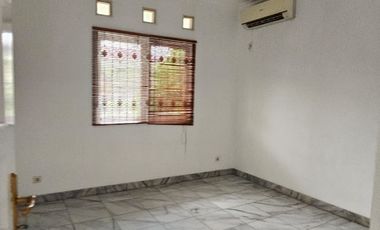 Disewakan Rumah Taman Giri Loka BSD City Tangerang Selatan Bagus Rapih Nyaman Siap Huni