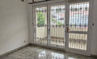 Disewakan Rumah Taman Giri Loka BSD City Tangerang Selatan Bagus Rapih Nyaman Siap Huni