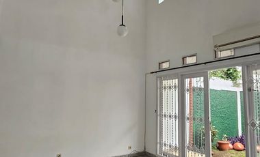 Disewakan Rumah Taman Giri Loka BSD City Tangerang Selatan Bagus Rapih Nyaman Siap Huni