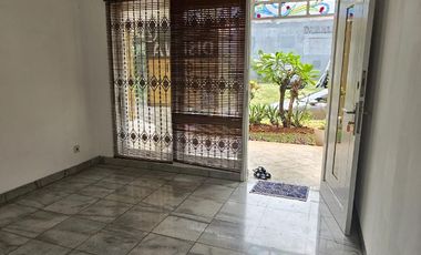 Disewakan Rumah Taman Giri Loka BSD City Tangerang Selatan Bagus Rapih Nyaman Siap Huni
