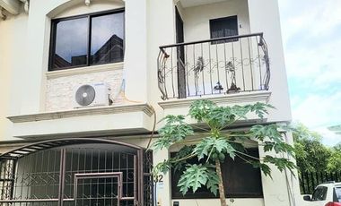 3 Bedrooms Townhouse For Sale In Las Piñas City