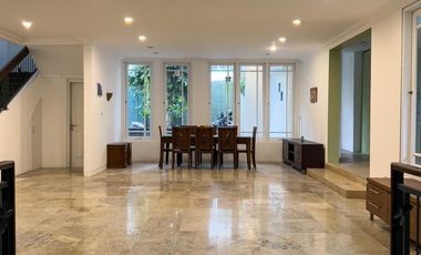 DIJUAL RUMAH CANTIK KOLAM RENANG AMPERA KEMANG JAKARTA SELATAN