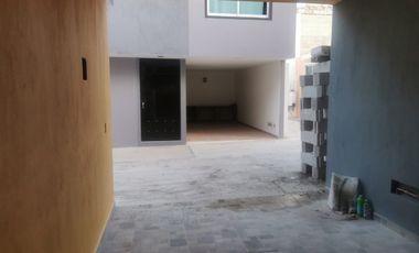 SE VENDE CASA DE DOS PLATAS  EN PRIVADA COL. ALVARO OBREGON, SANTIAGO TULANTEPEC A 5 MINUTOS DEL CENTRO 🏘️